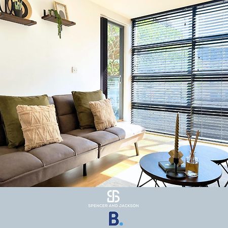 1 Bedroom City Centre Apartment Near The University And Bodleian Library By Spencer And Jackson Short Lets & Serviced Accommodation Oxford Extérieur photo