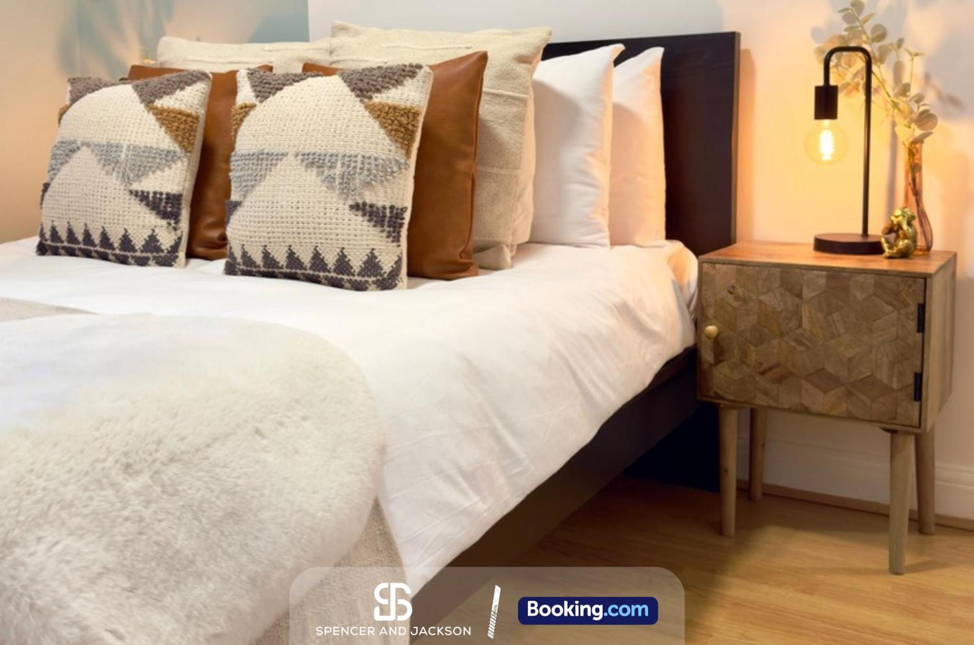 1 Bedroom City Centre Apartment Near The University And Bodleian Library By Spencer And Jackson Short Lets & Serviced Accommodation Oxford Extérieur photo